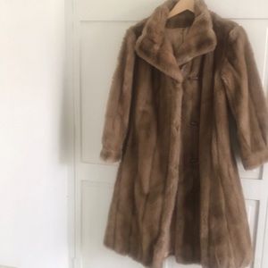 Tissavel of France faux fur womens coat | size large | color: camel